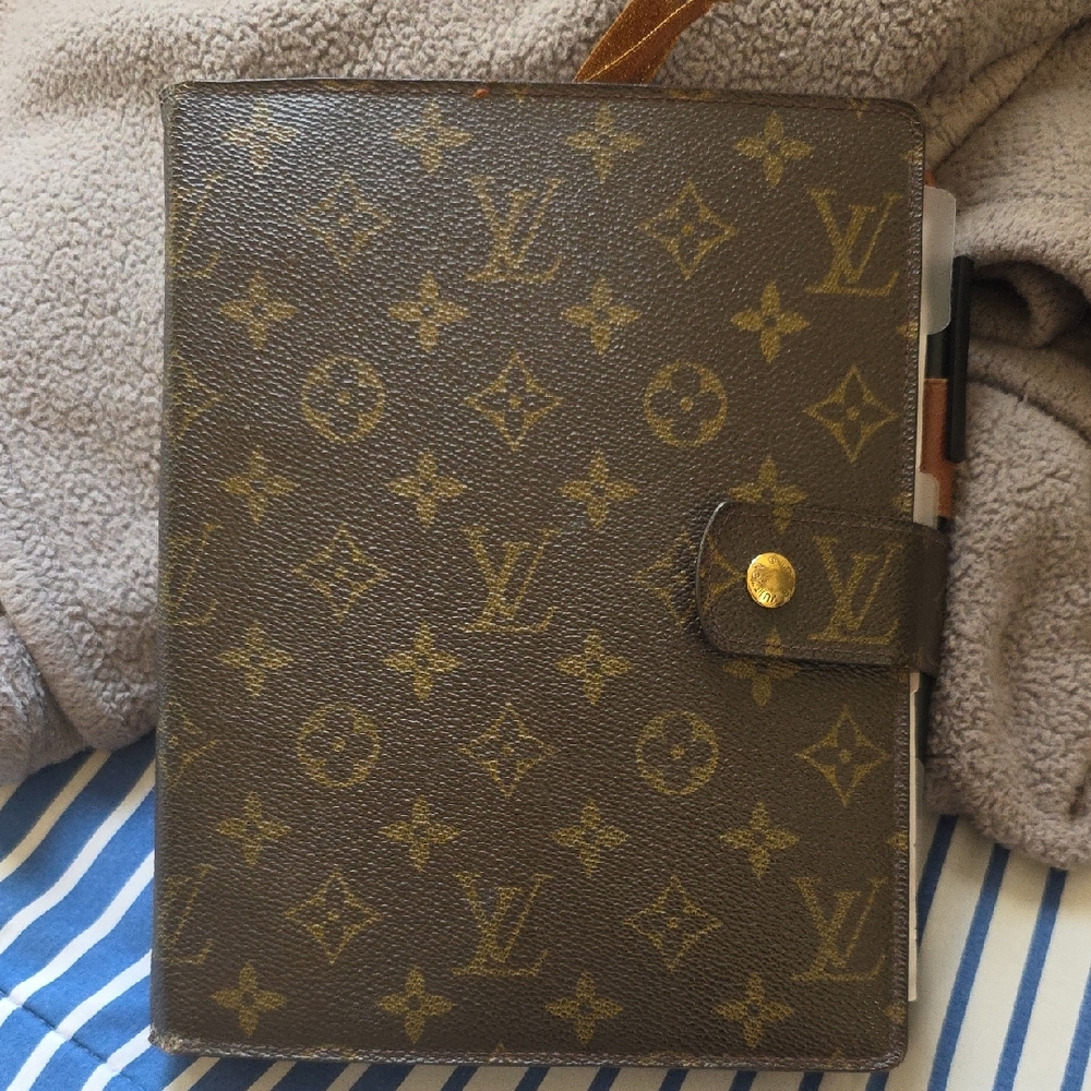Louis Vuitton Monogram Agenda GM  **FREE Agenda**